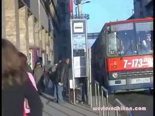 Jolie gros seins blond nichons saisi cul peloté sur autobus partie 1