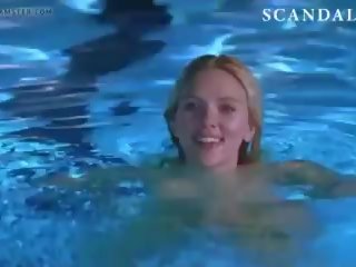 Scarlett johansson akt v plavání kaluž - scandalplanet