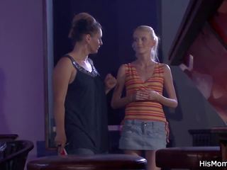 Blond teenager und lesbain ripened erwischt liebäugelt: kostenlos xxx film 3c